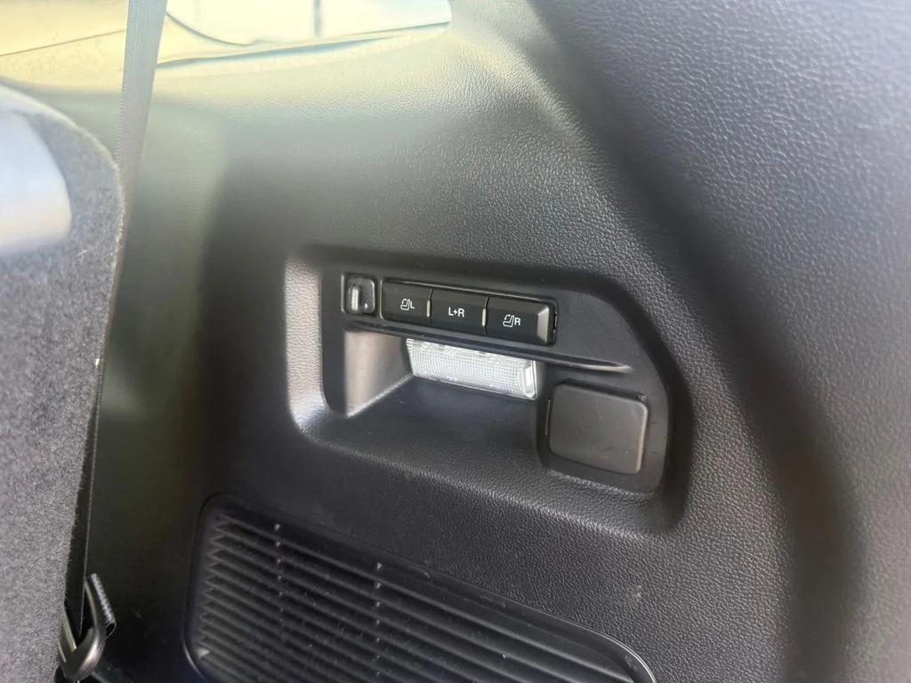 Used 2025 White Ford Platinum image 50