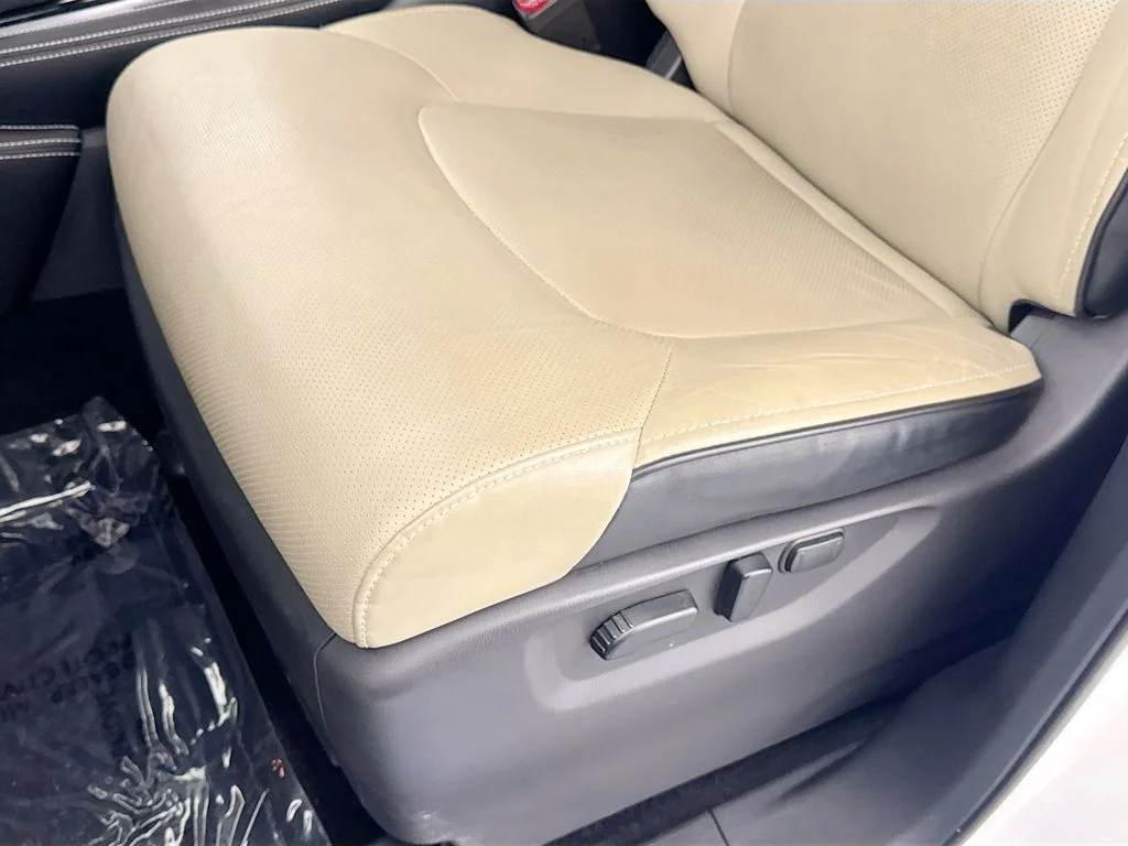 Used 2024 White INFINITI Premium Select image 20