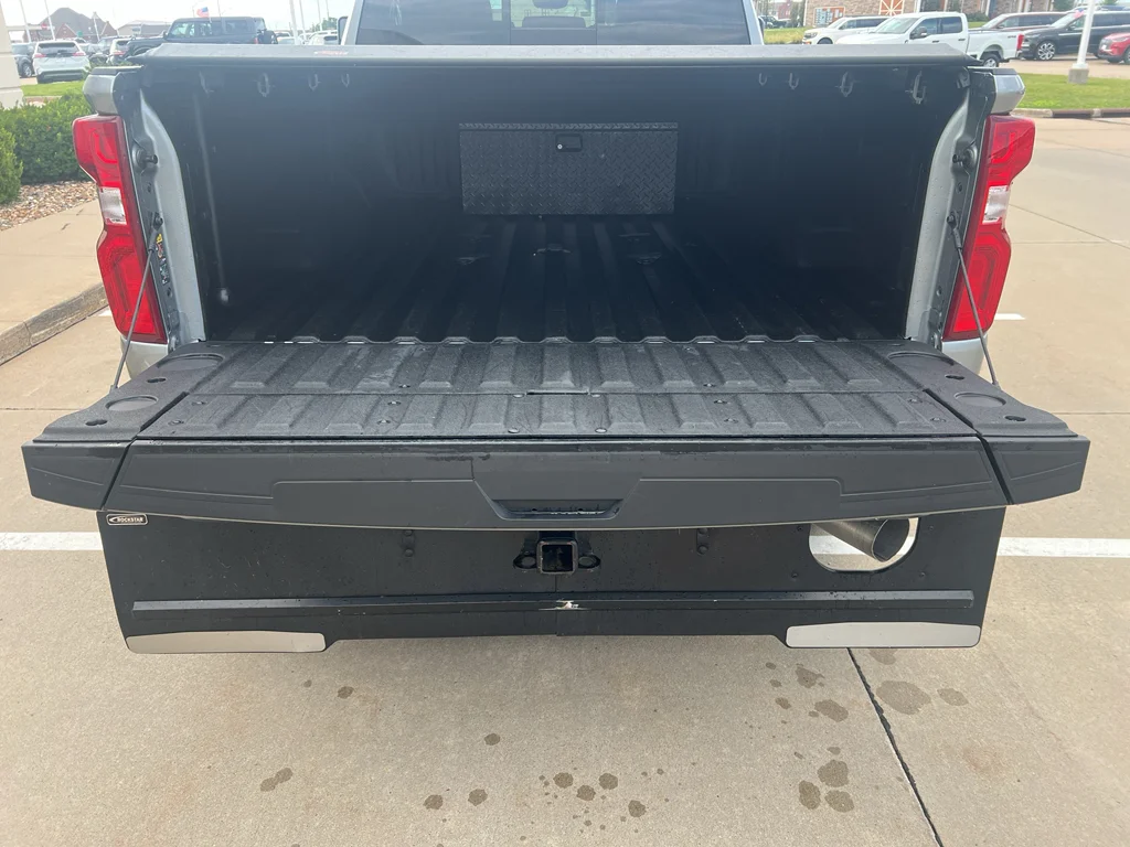 Used 2024 Sterling Gray Metallic Chevrolet High Country image 9