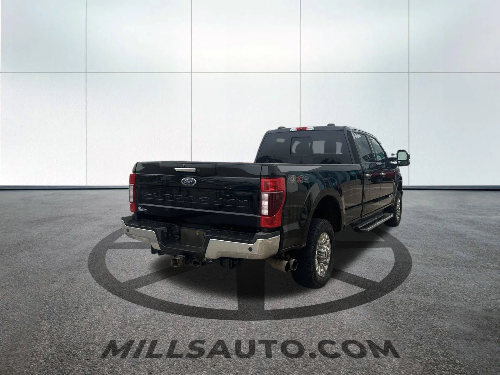 Used 2022 Black Metallic Ford Lariat image 4