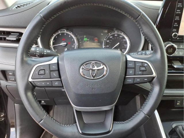 Used 2022 Brown Toyota XLE image 20