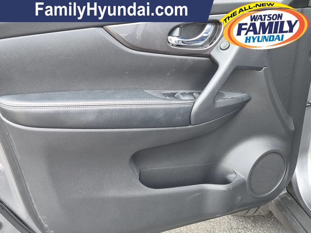 Used 2020 Gray Nissan SV image 10