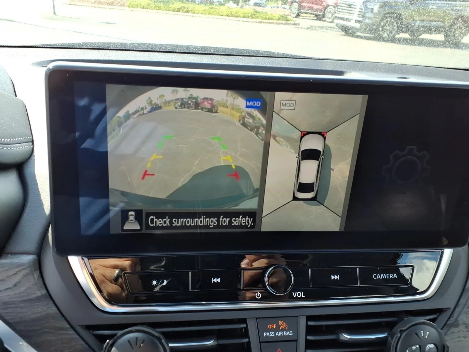 Used 2025 Super Black Nissan SL image 5