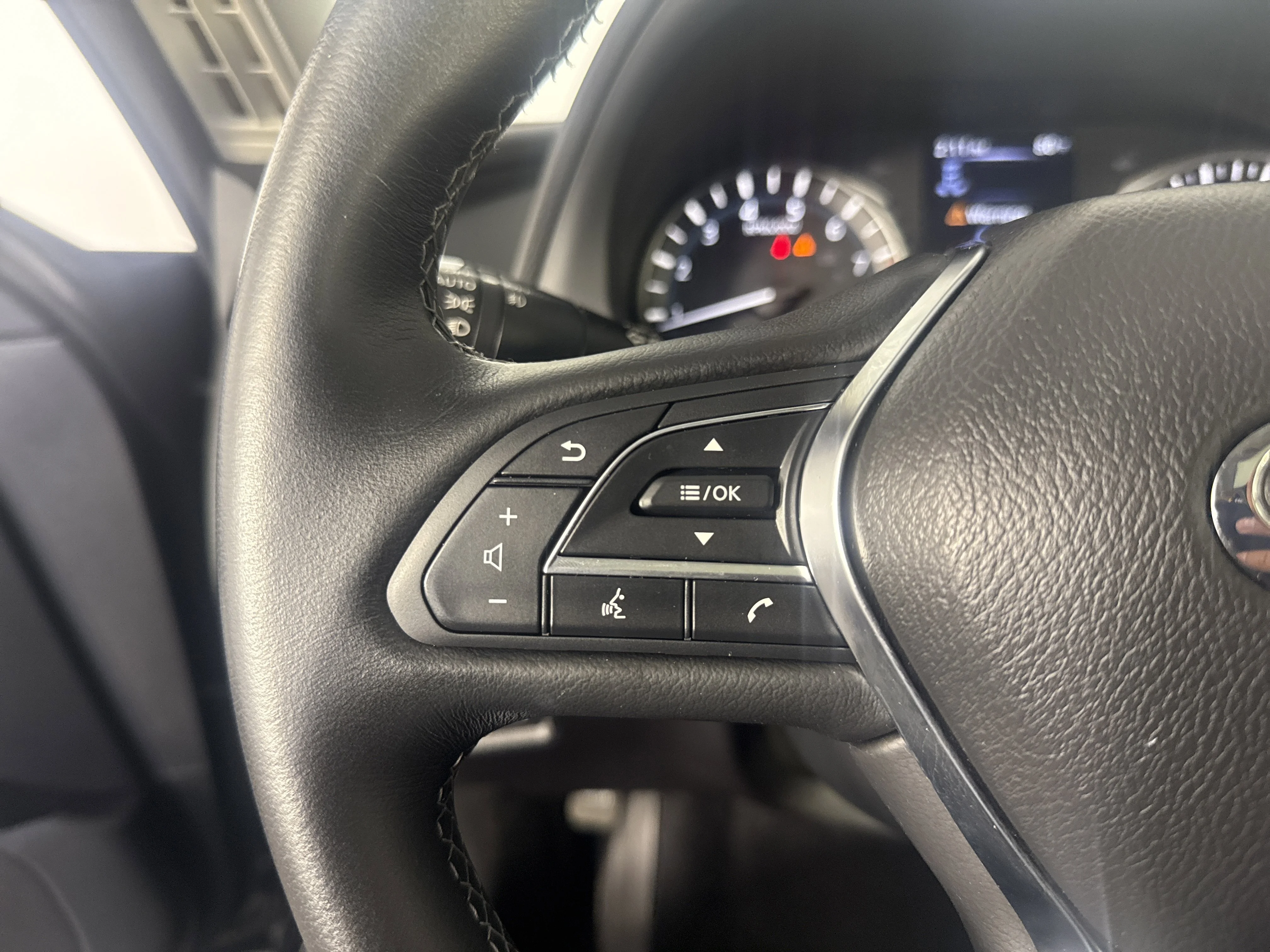 Used 2023 Midnight Black INFINITI LUXE image 25