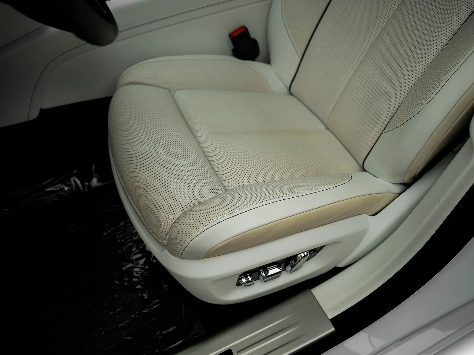 Used 2022 White Rolls-Royce Base image 32