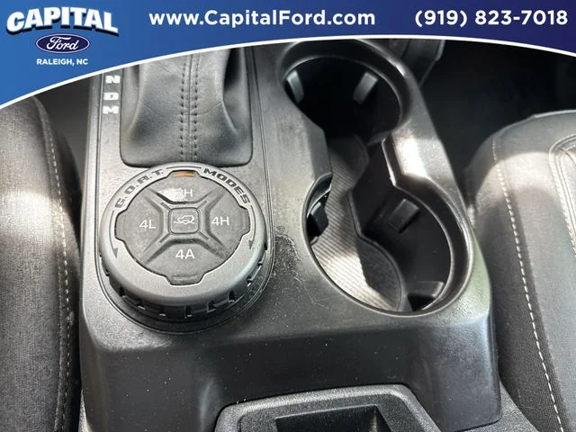 Used 2025 Beige Ford Badlands image 32