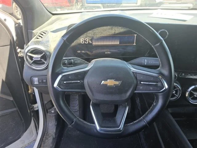 Used 2024 Summit White Chevrolet LT image 4