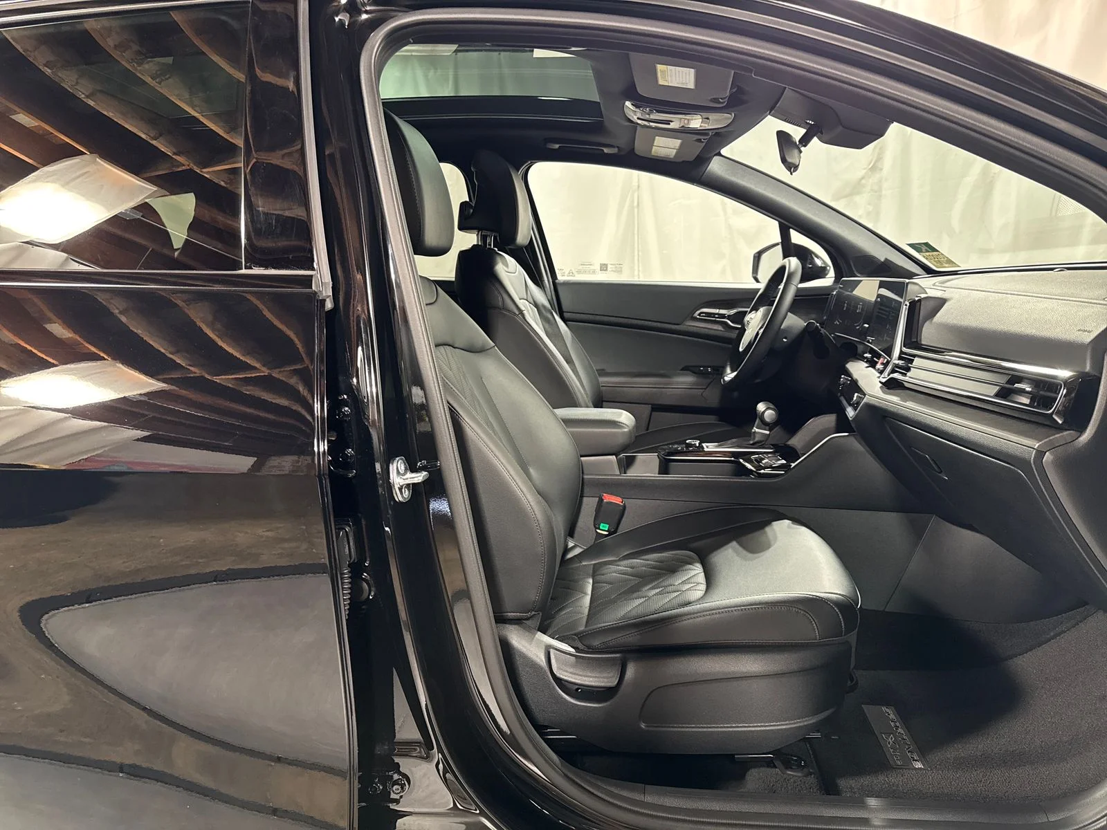 Used 2025 Black Kia X-Line image 15