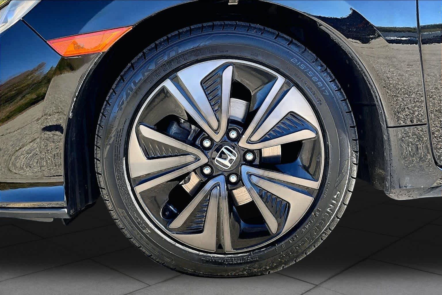 Used 2018 Crystal Black Pearl Honda EX image 11