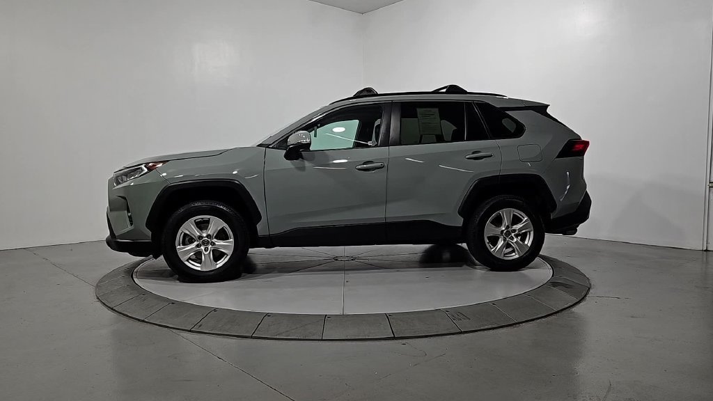 Used 2021  Toyota XLE image 2