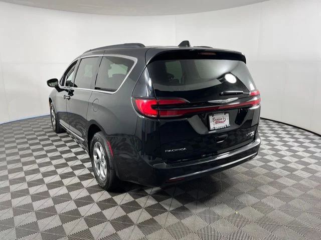 Used 2023 Black Chrysler Limited image 5
