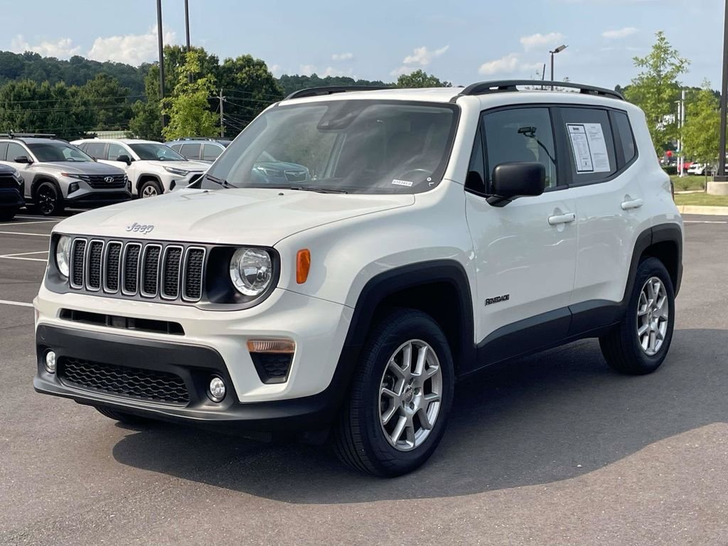 Used 2023 White Jeep Latitude image 7