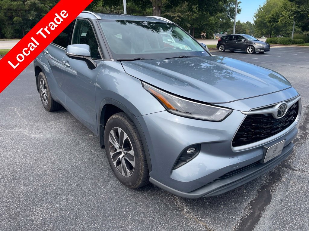 Used 2021  Toyota XLE image 4