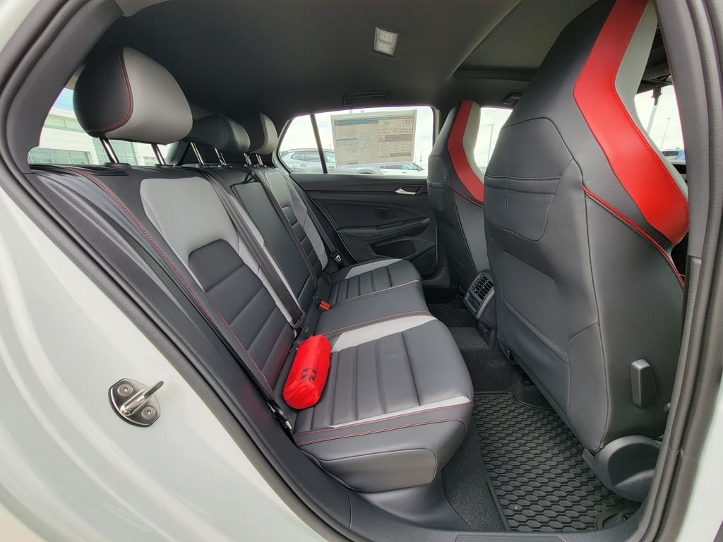 2025 Volkswagen Golf GTI SE - Photo 13