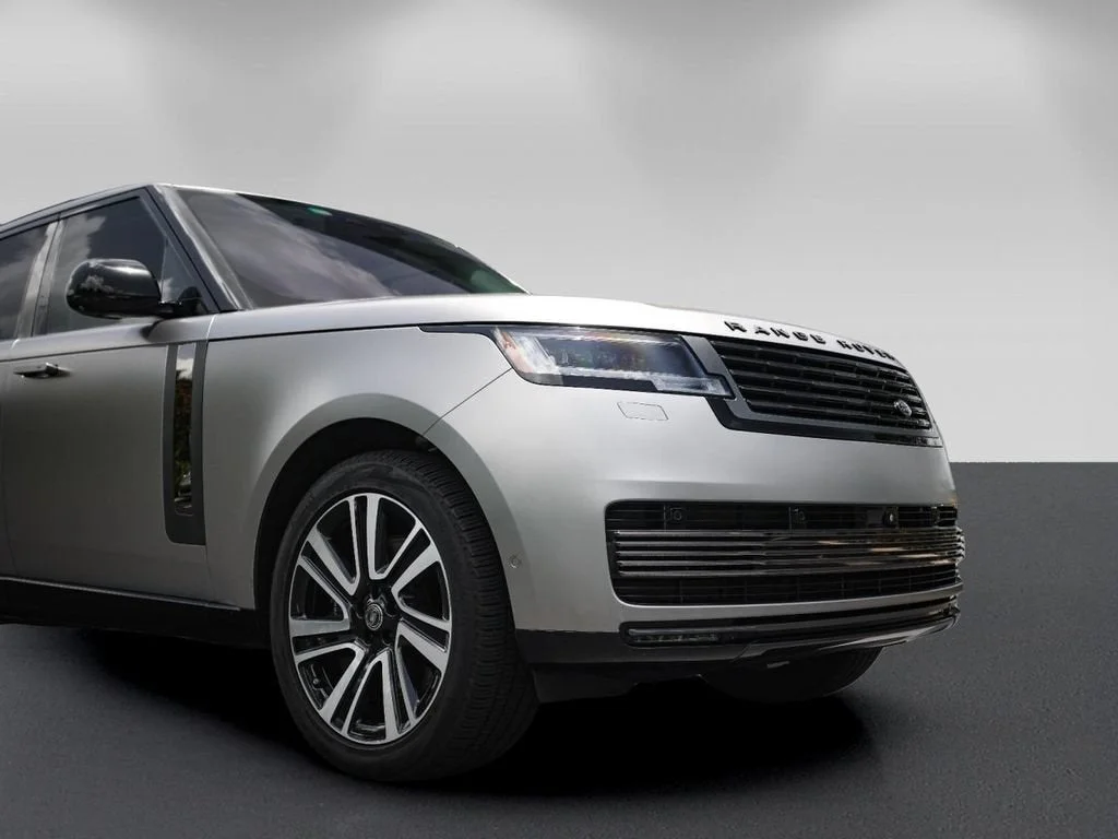 Used 2023 Flux Silver SV Bespoke Ultra Metallic Satin Land Rover SV image 9