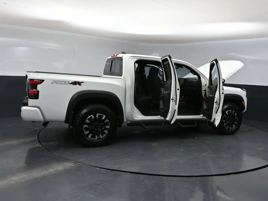 Used 2024 White Nissan PRO-4X image 39
