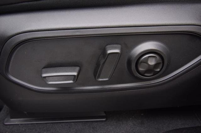 New 2026 Diamond Black Crystal Pearl-Coat Exterior Paint Jeep Limited image 37