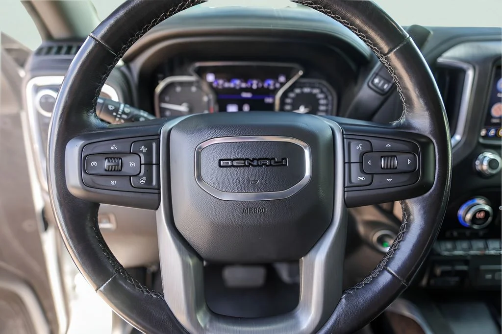 Used 2022 White GMC Denali image 15