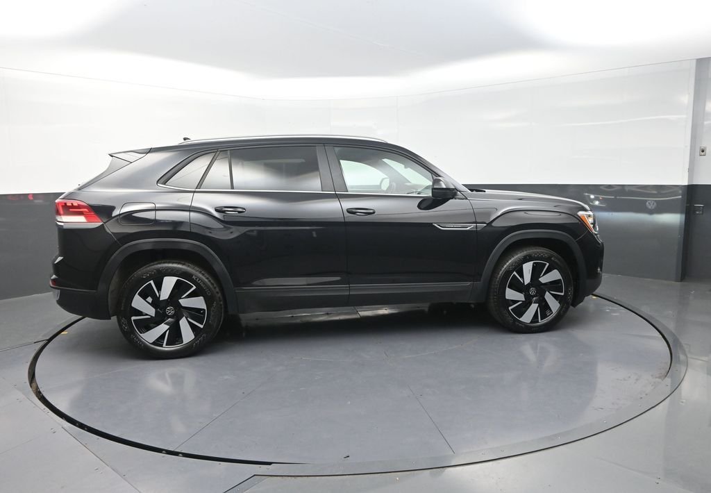 Used 2026  Volkswagen SE w/Technology image 12