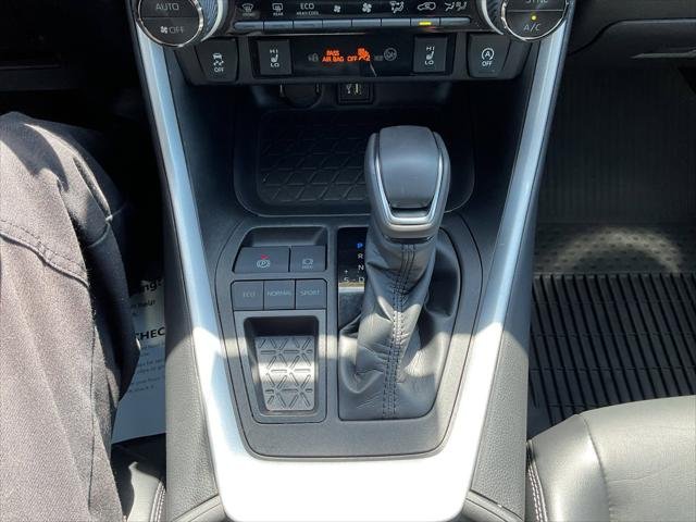 Certified Used 2023 PLATINUM WHITE PEARL MC. Toyota  image 26