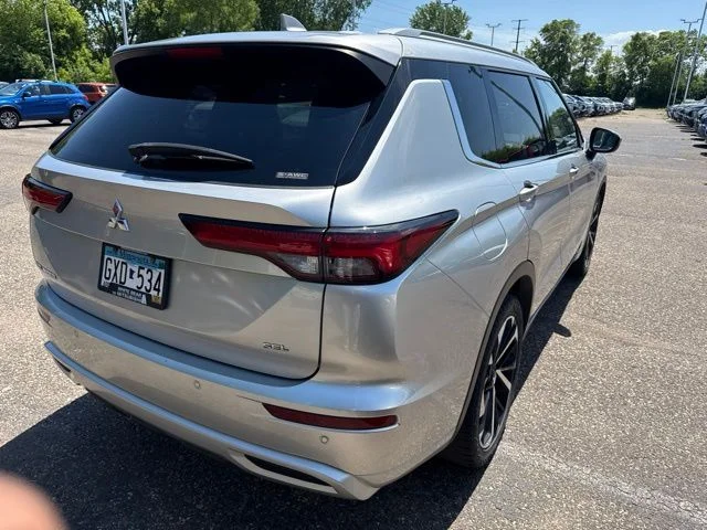 Used 2022 Alloy Silver Metallic Mitsubishi SEL image 2
