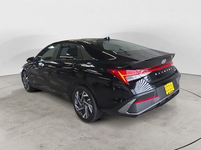 Used 2025 Black Hyundai SEL Sport image 3