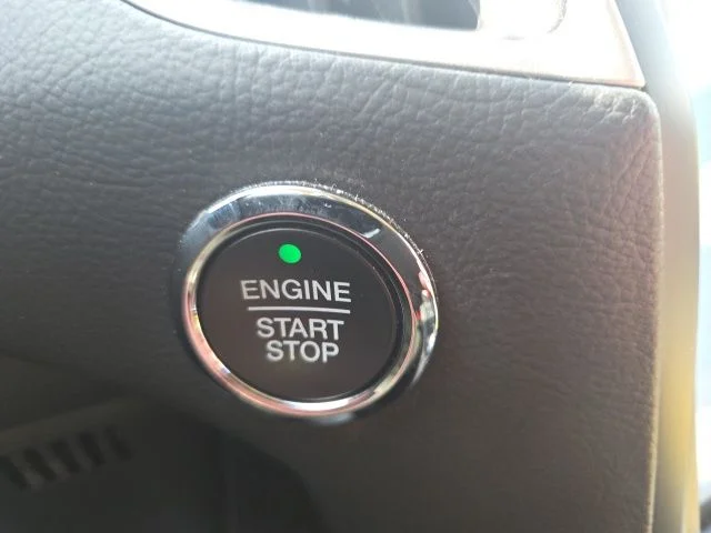 Used 2023 Silver Metallic Ford SE image 18