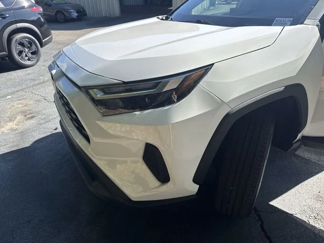 Used 2025 White Toyota LE image 31
