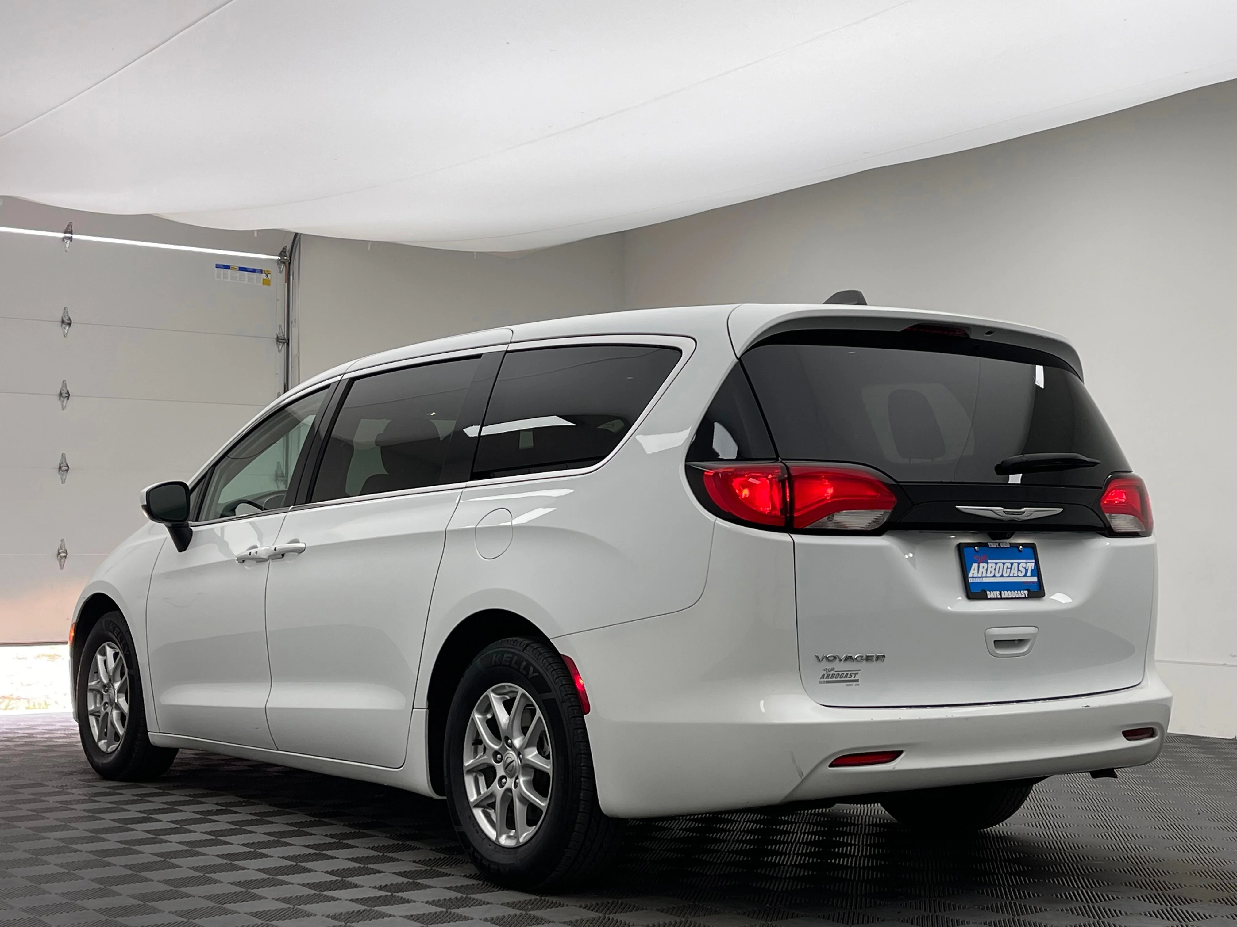 Used 2022 Bright White Clearcoat Chrysler LX image 12