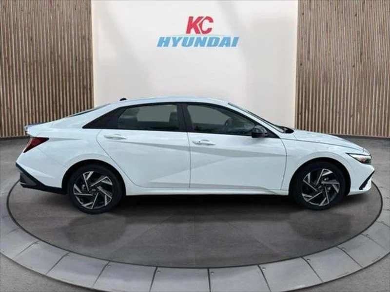Used 2025 Serenity White Hyundai SEL Sport image 6
