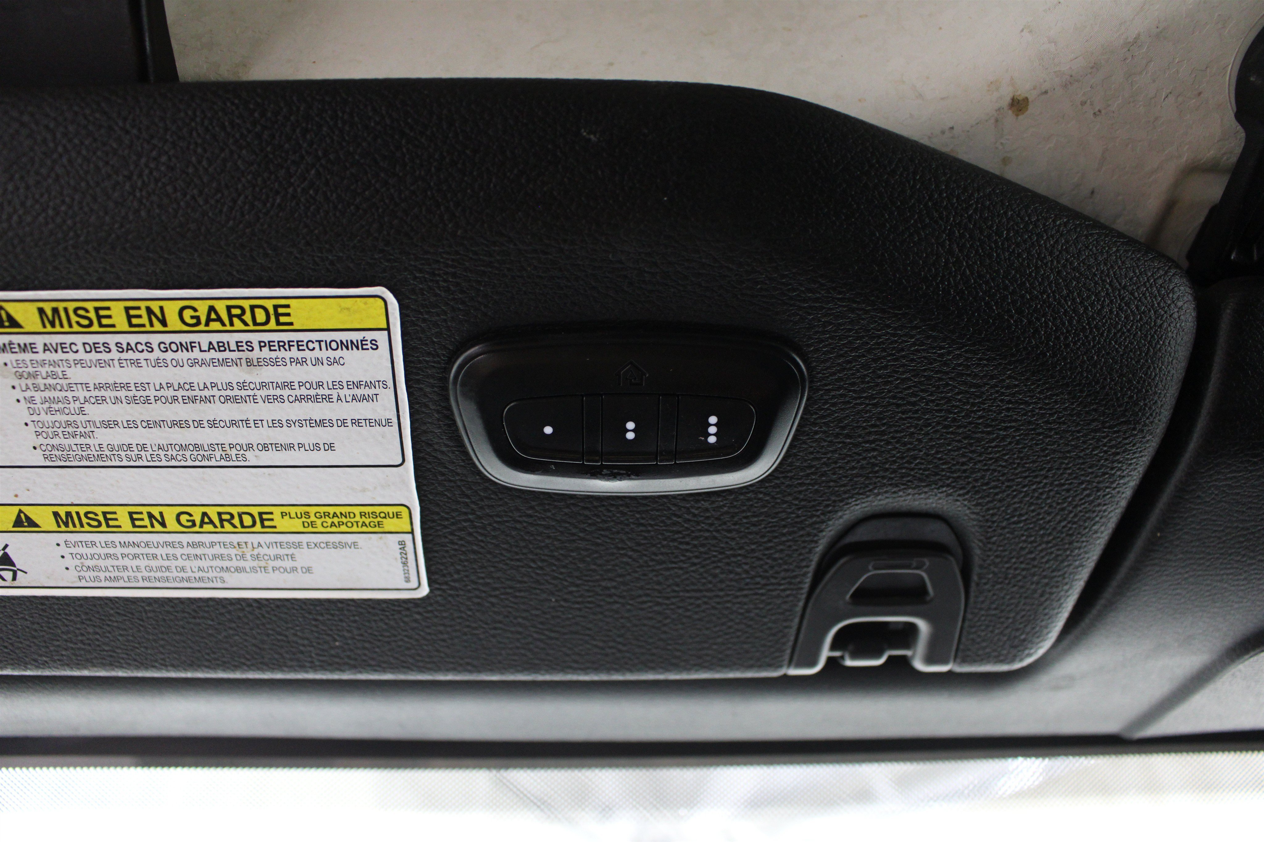 Used 2018 Granite Crystal Metallic Clearcoat Jeep Sport S image 19