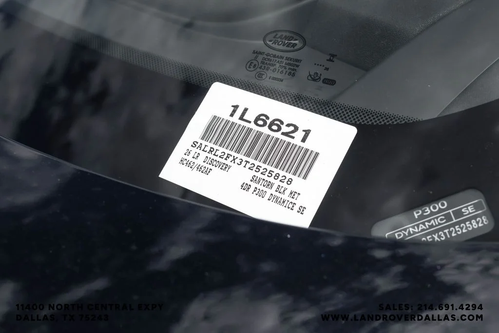 New 2026 Santorini Black Metallic Land Rover Dynamic SE image 47