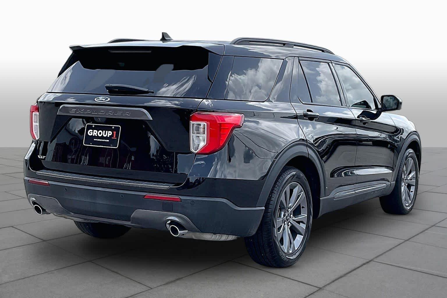 Used 2023 Agate Black Metallic Ford XLT image 13