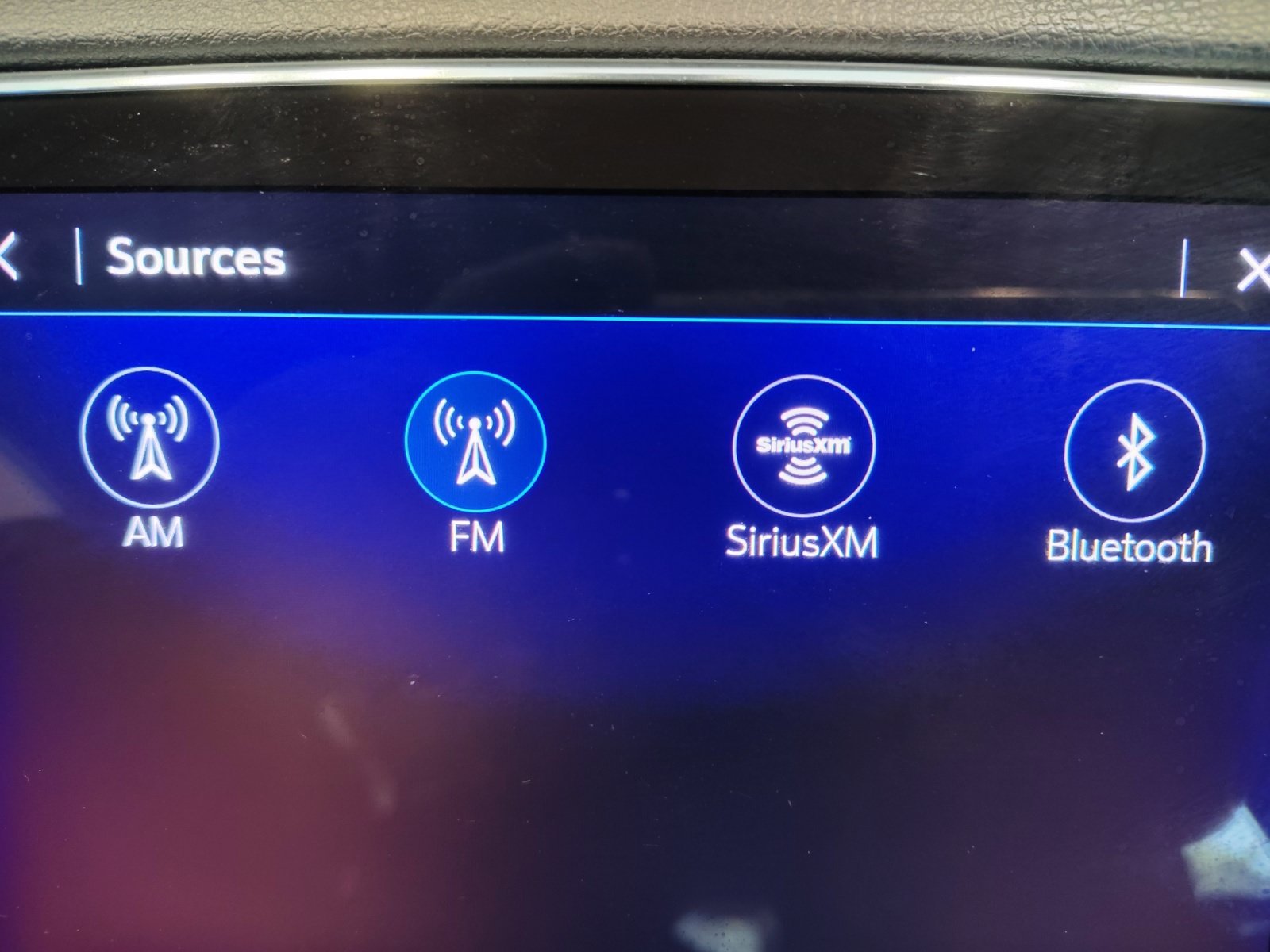 Used 2019 Radiant Silver Metallic Cadillac FWD Premium Luxury image 17