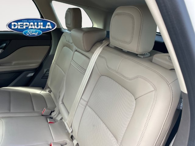 Used 2023 White Lincoln Standard image 17