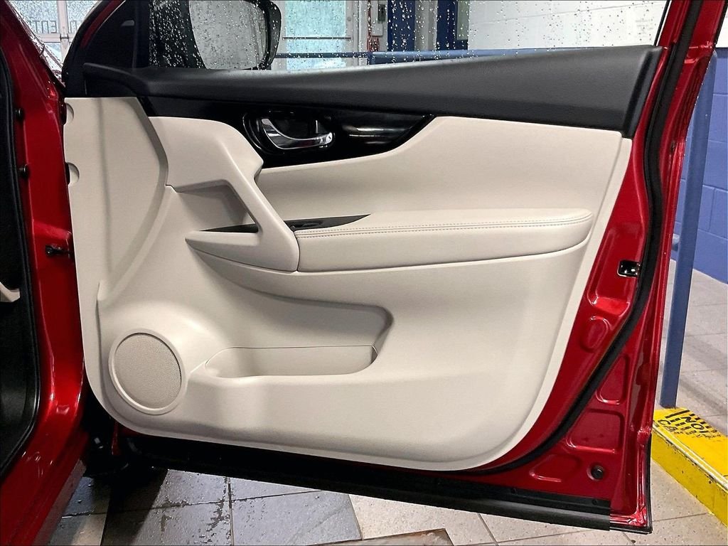 Used 2021 Red Nissan SL image 12