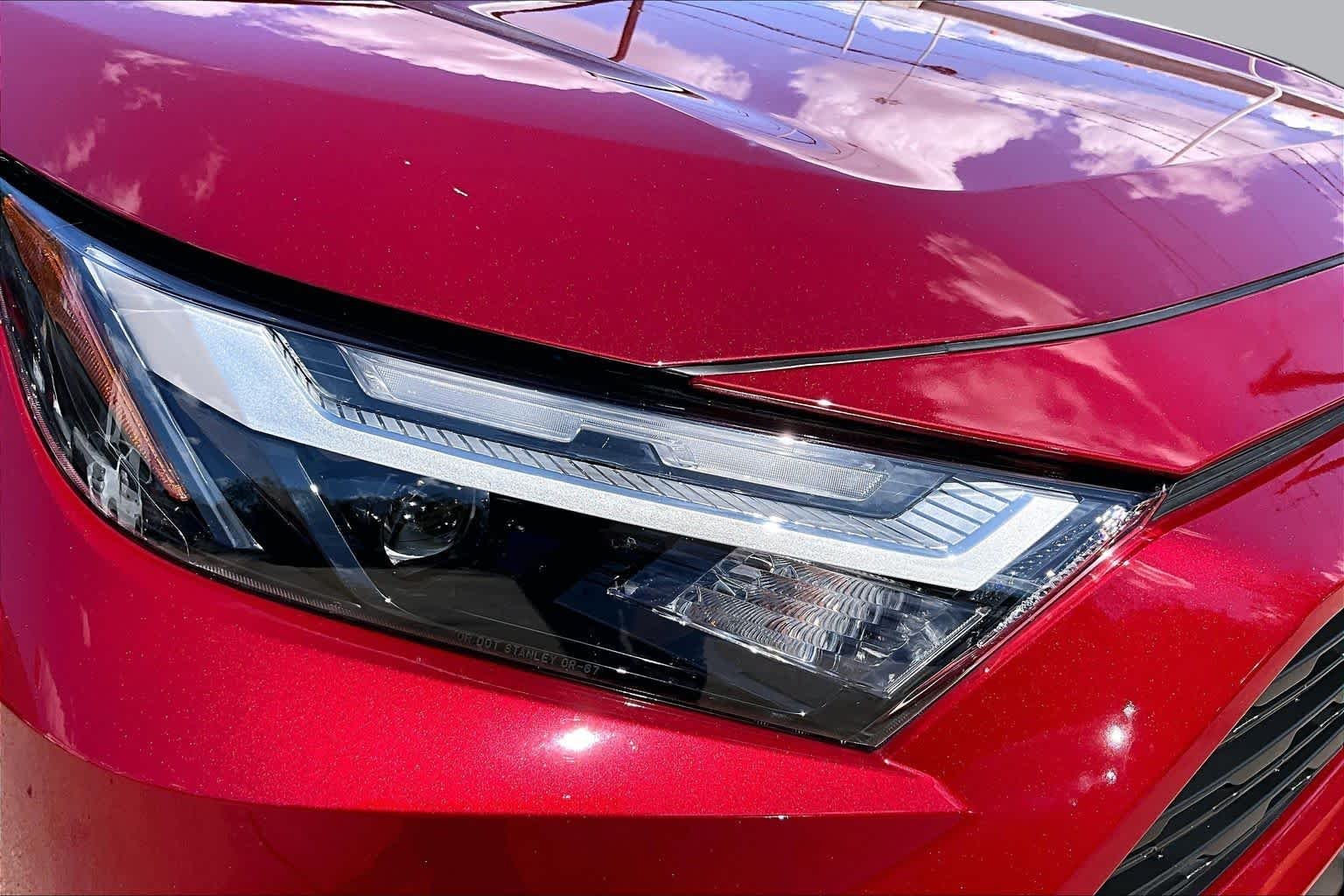 Used 2025 Ruby Flare Pearl Toyota XLE image 25