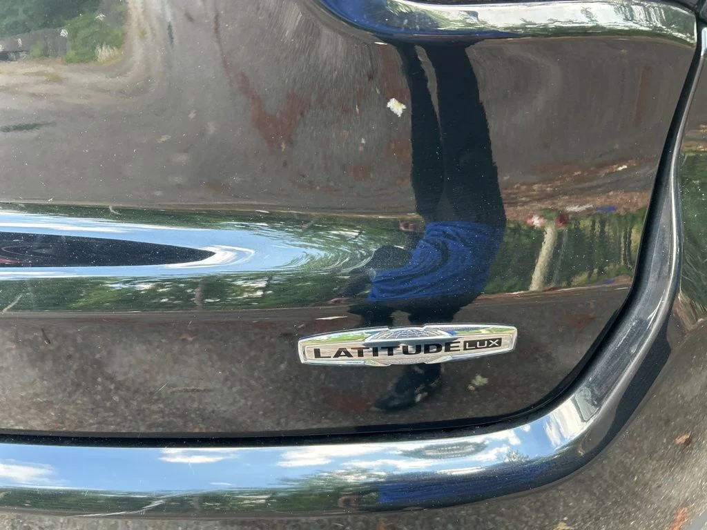 Used 2022 Black Jeep Latitude Lux image 10