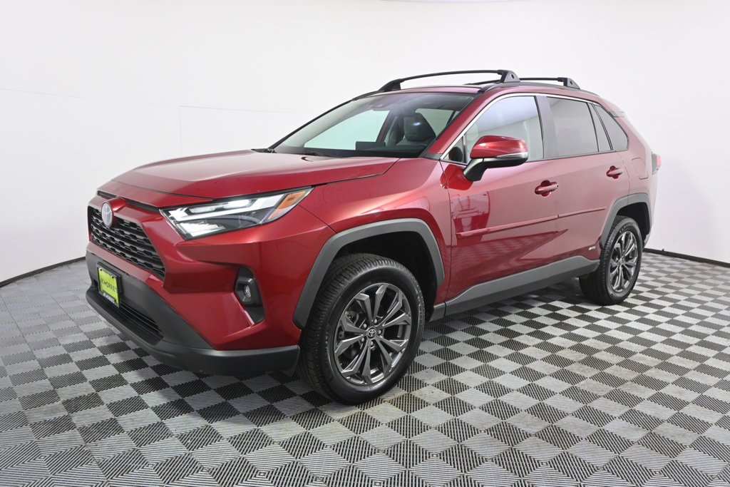 Used 2022 Pearl Toyota XLE Premium image 2