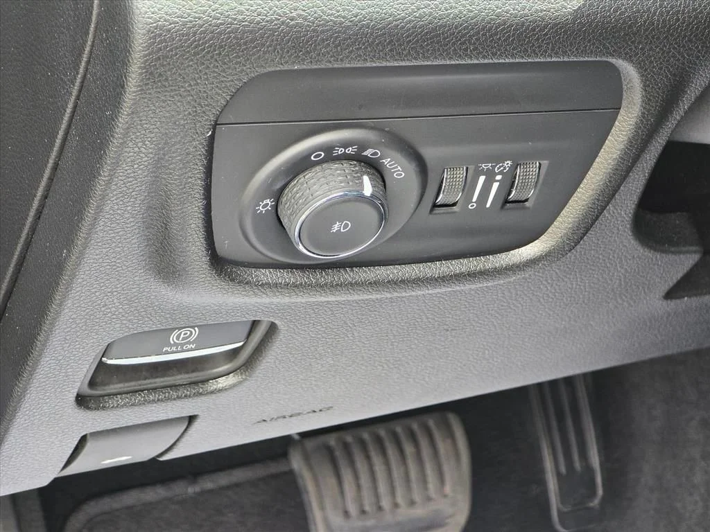 Used 2025 Gray Jeep Limited image 8
