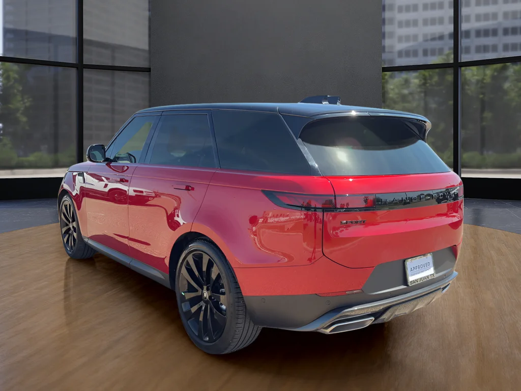Used 2025  Land Rover SE image 7