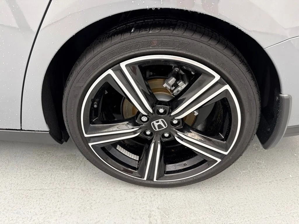 Used 2025  Honda Sport image 6