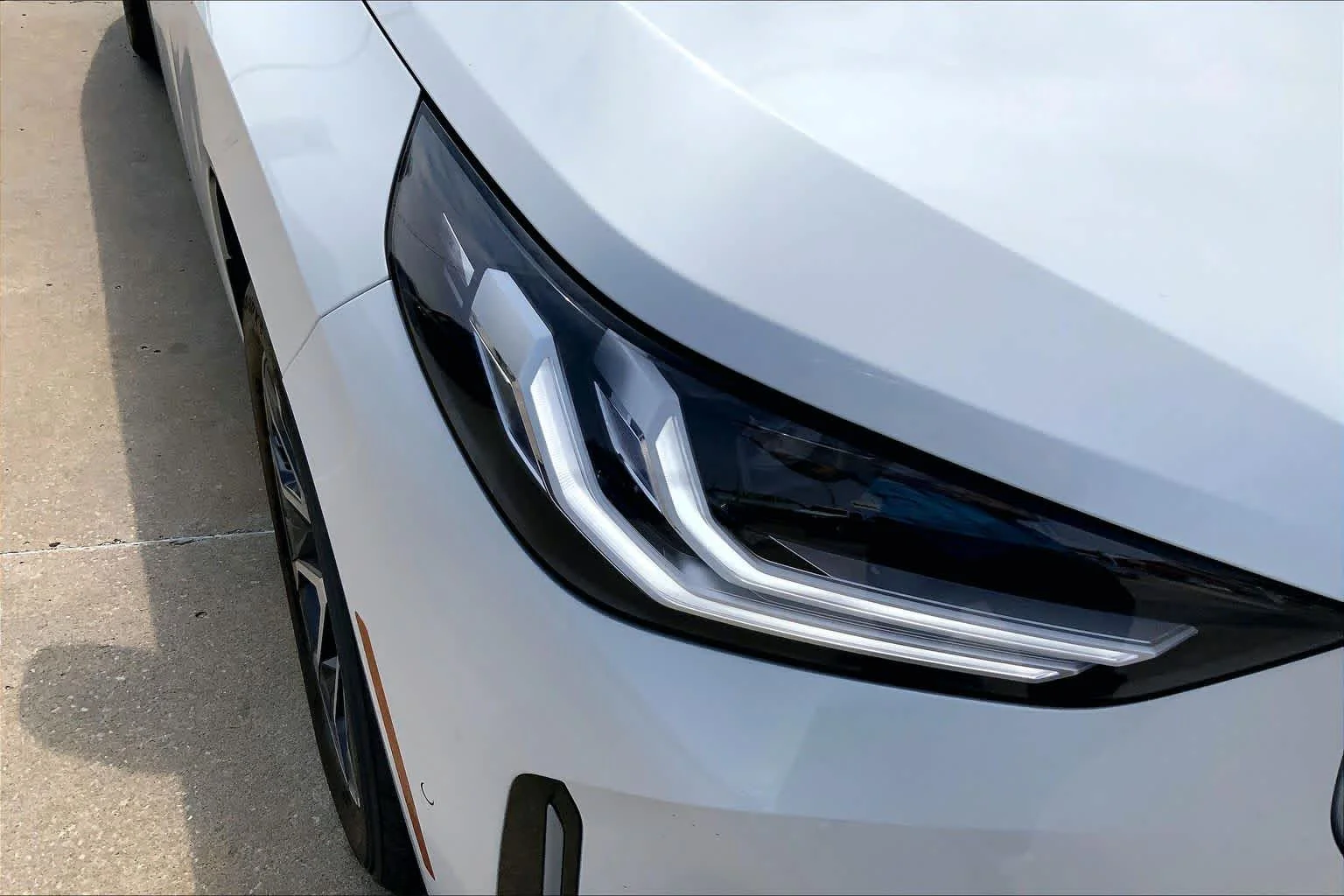 New 2026 Mineral White Metallic BMW 30 xDrive image 13