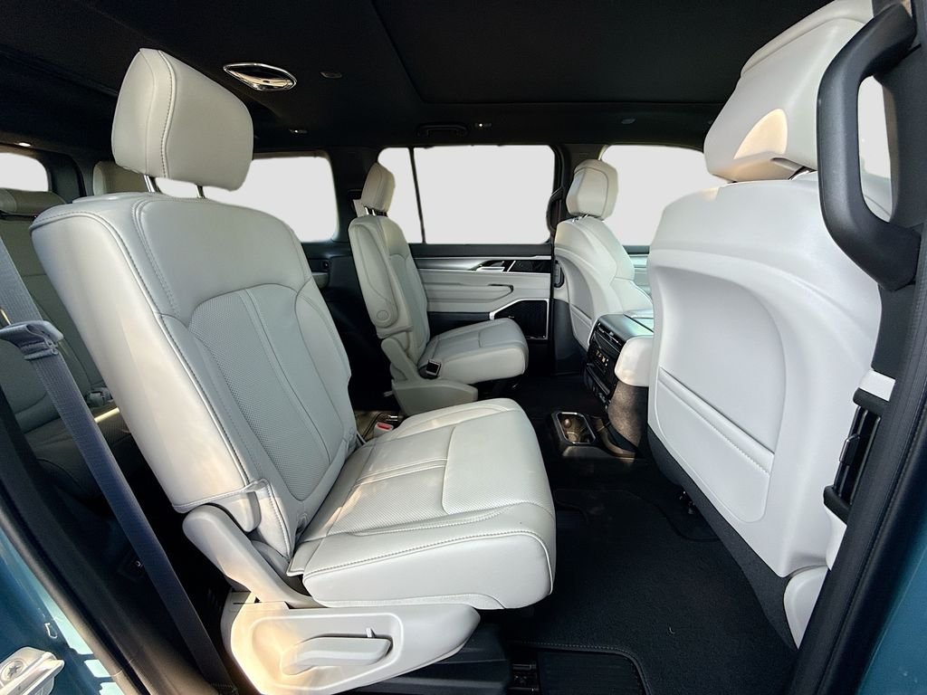 New 2026 Steel Blue Exterior Paint Jeep Limited Reserve image 32