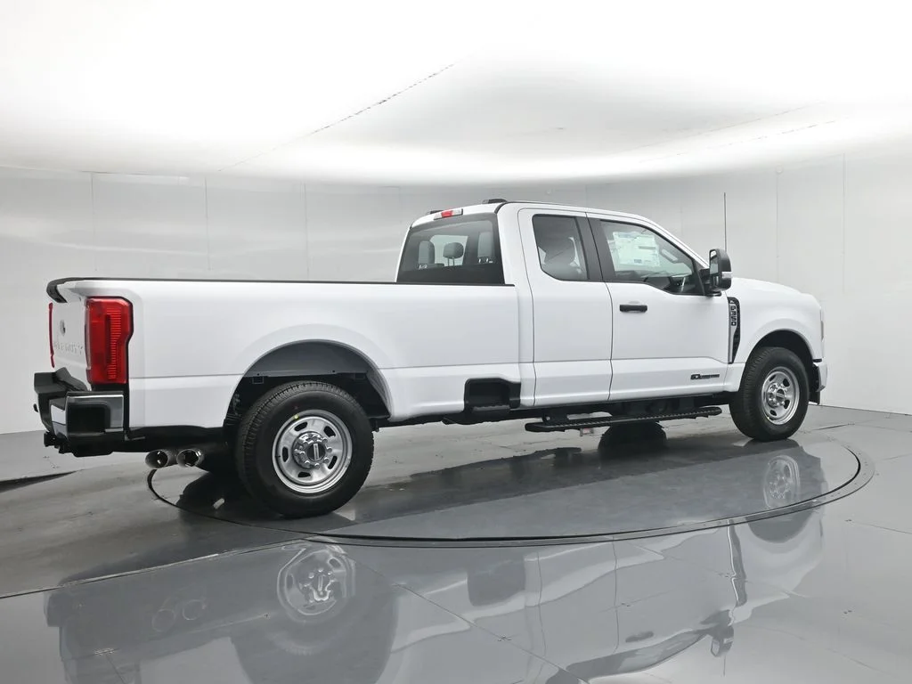 New 2026 Oxford White Ford XL image 25