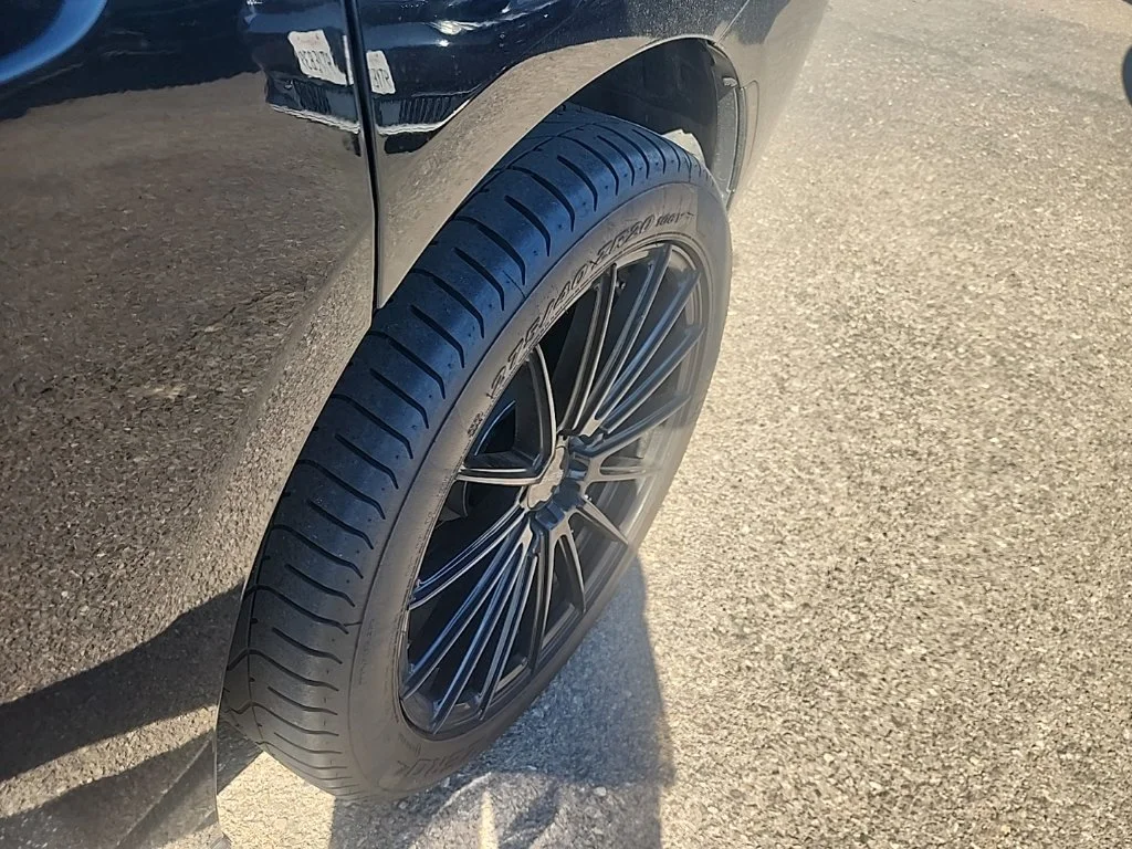 Used 2019 Black Dodge SXT image 8