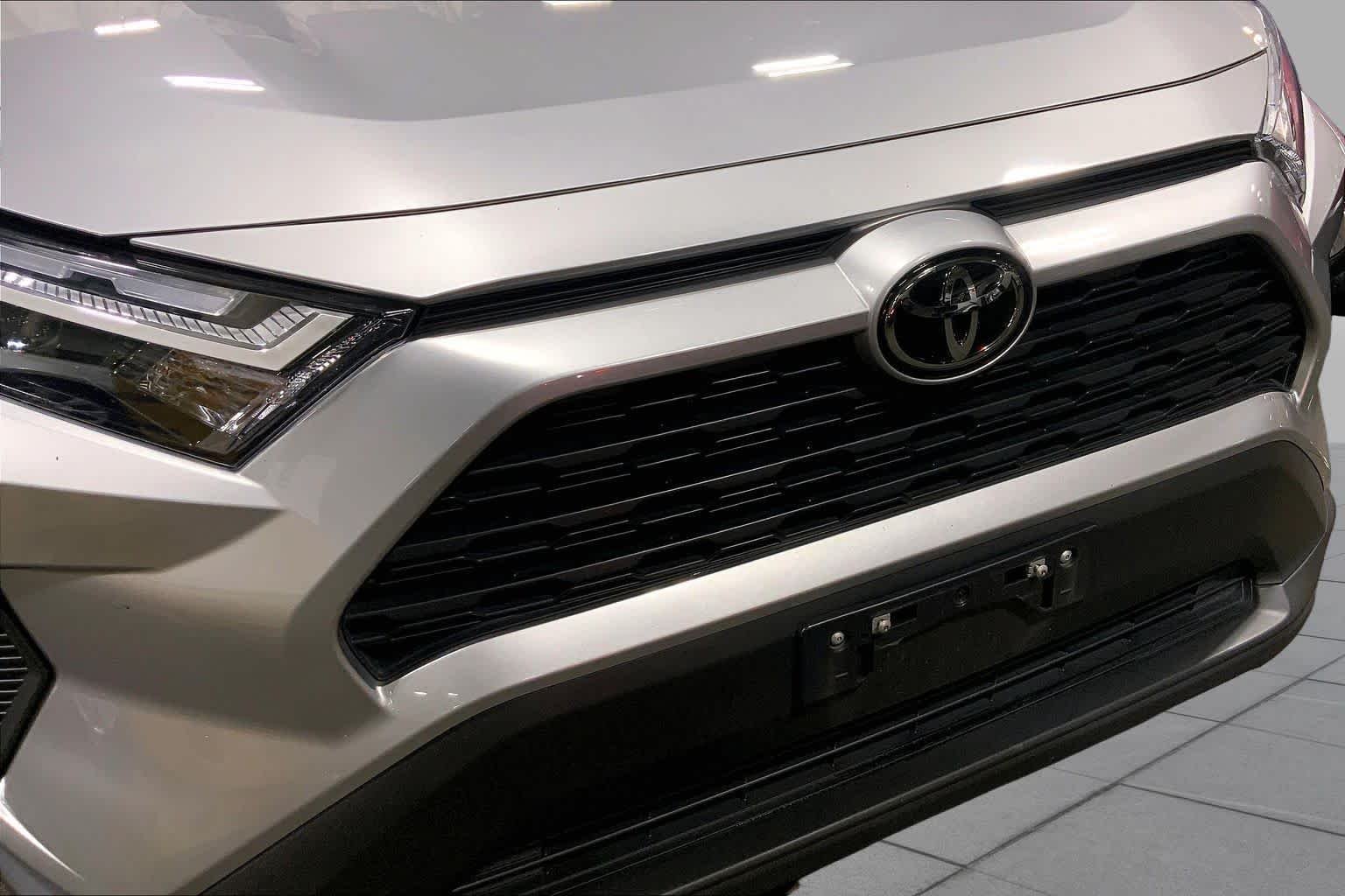 Used 2025 Silver Sky Metallic Toyota Hybrid XLE image 30