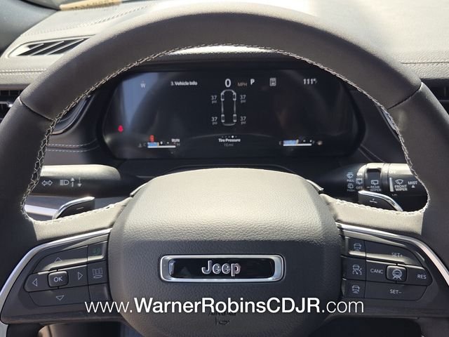 New 2026 Diamond Black Crystal Pearl-Coat Exterior Paint Jeep Altitude image 27