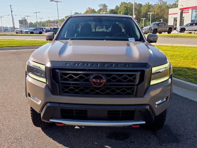 Used 2022  Nissan PRO-4X image 2