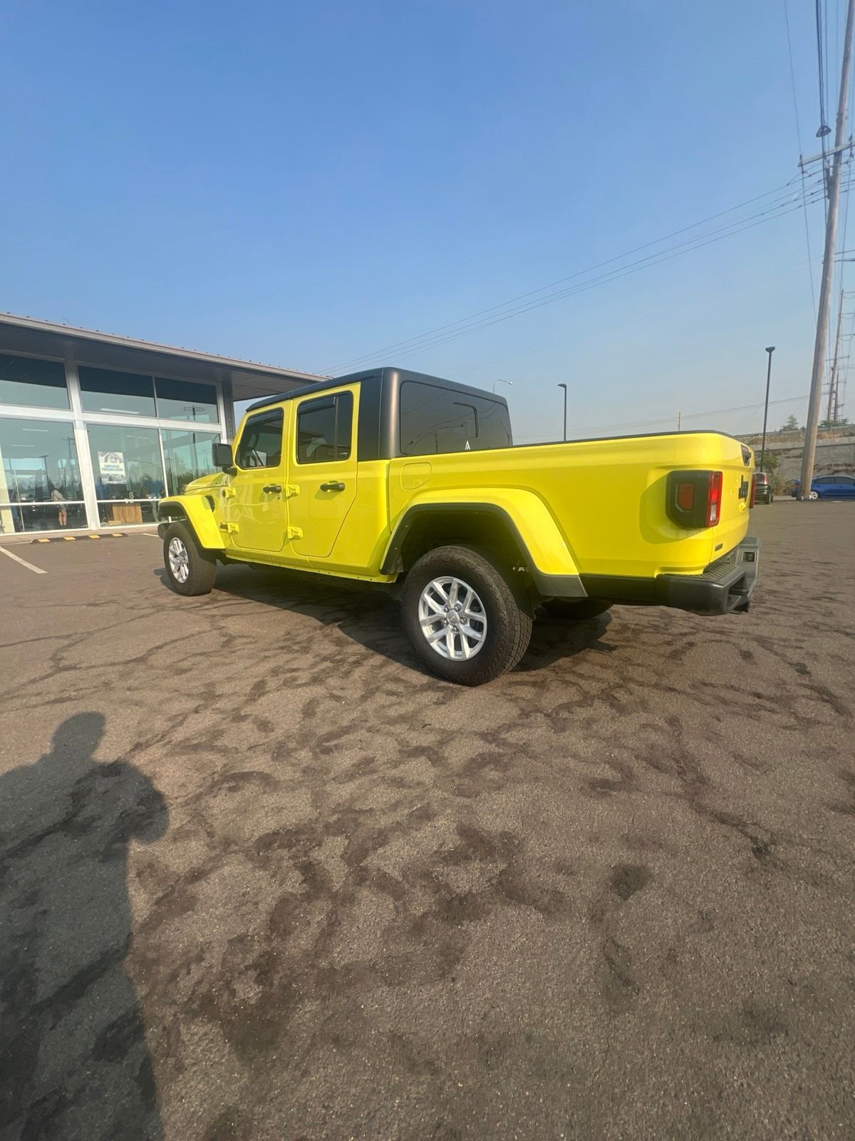 Used 2023 High Velocity Clearcoat Jeep Sport S image 2
